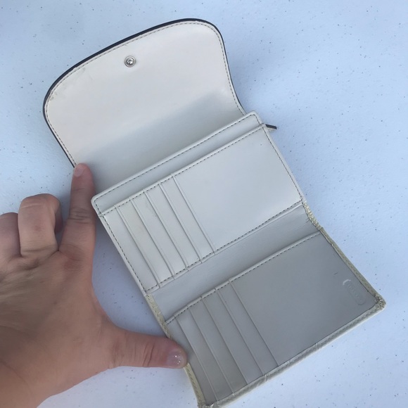 Coach White Wallet bifold signature Print - Picture 3 of 8